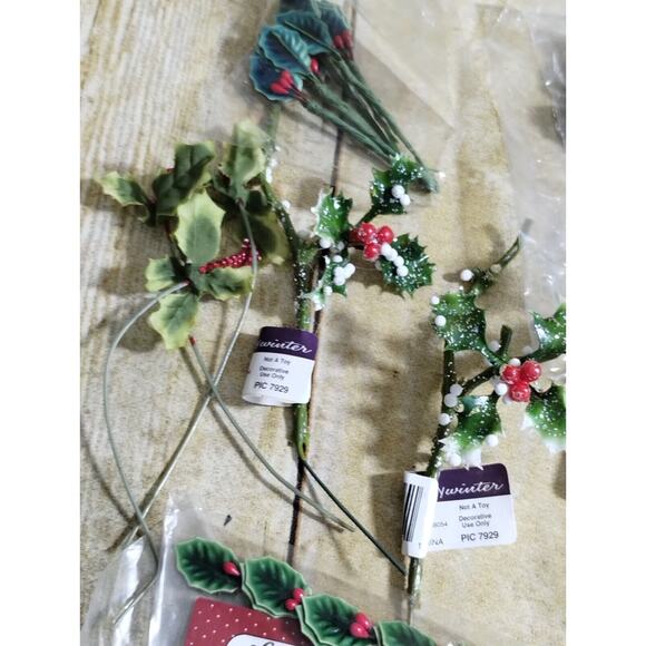 Floral Christmas Picks Red Berries With Snow 25 Assorted Styles - Picture 2 of 5